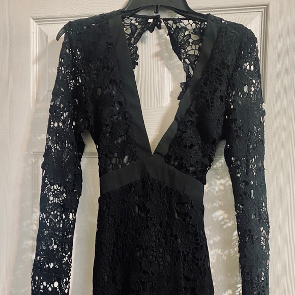 Gorgeous Black lace  evening dress. - Picture 4 of 12